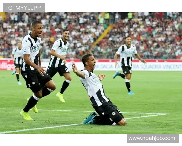 英超激战AC米兰险胜曼联乌龙球引发全场狂欢与转会传闻