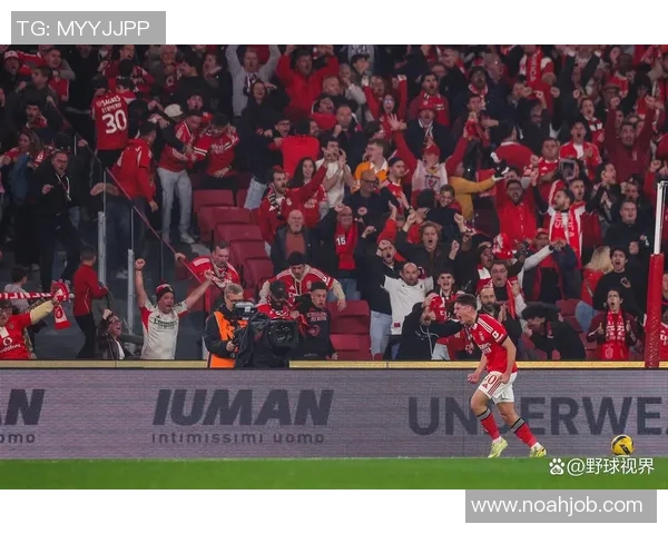 意甲激战：尤文图斯大胜曼联6-2赛场瞬间引发狂欢与震惊