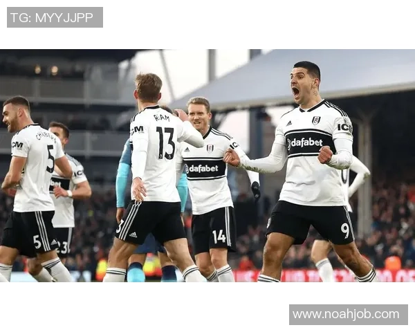 德甲激情对决曼联3-0热刺帽子戏法引发争议判罚全场沸腾