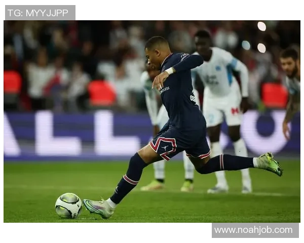 西甲经典对决曼联与巴黎圣日耳曼战成平局帽子戏法引发全场热烈反响